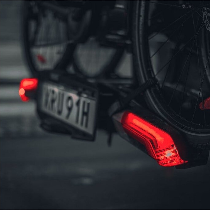 thule epos 2 foldable hitch platform bike rack for 2 bikes black 2 1648312