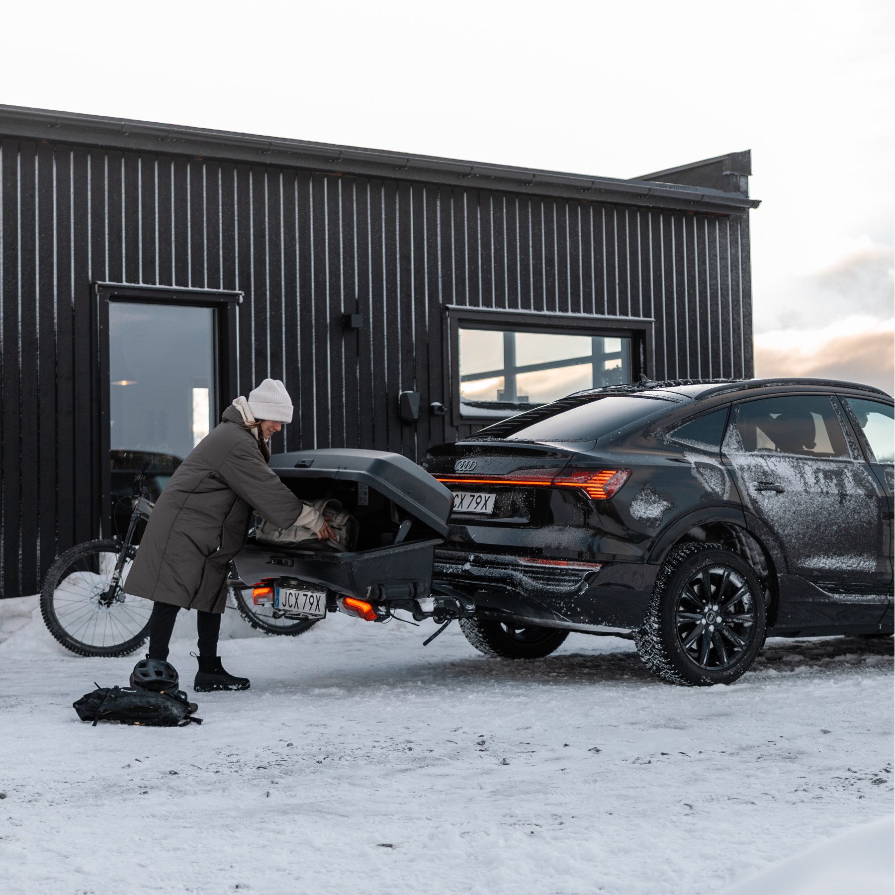 thule santu cargo box for rear bike carrier 9 1885716