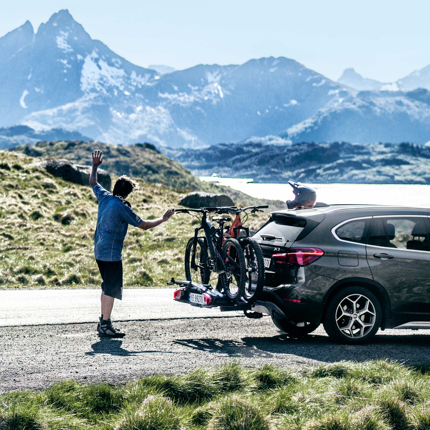 thule velospace xt 2 bike rack for two bikes aluminium 13 1314939