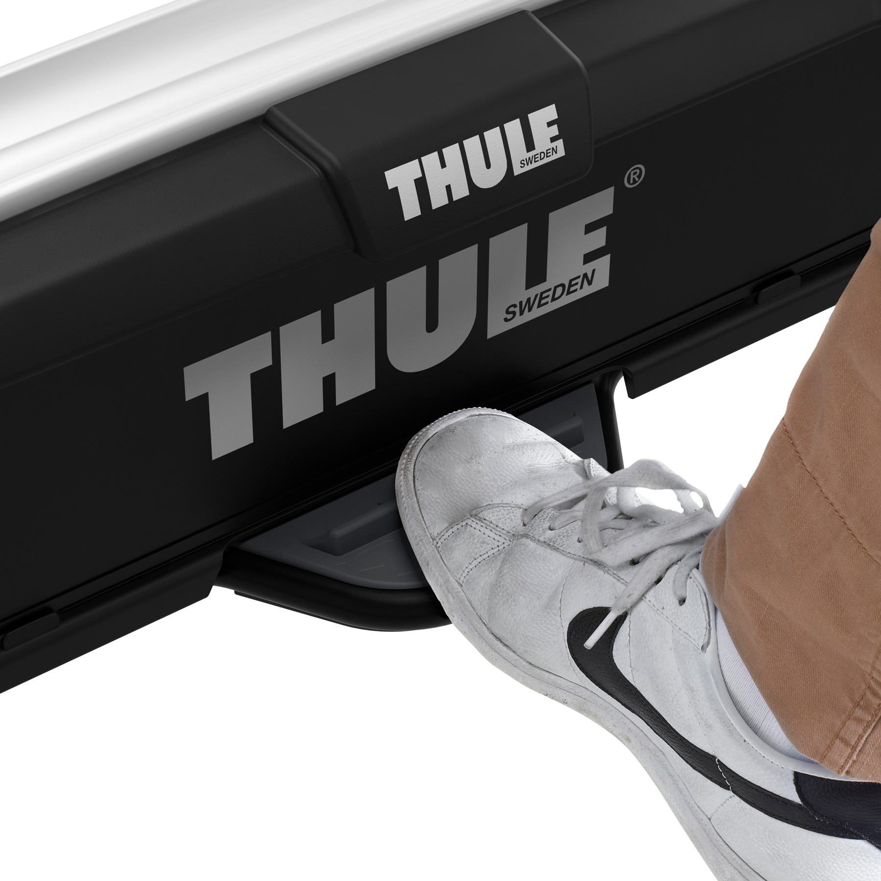 thule velospace xt 2 bike rack for two bikes aluminium 7 1314933